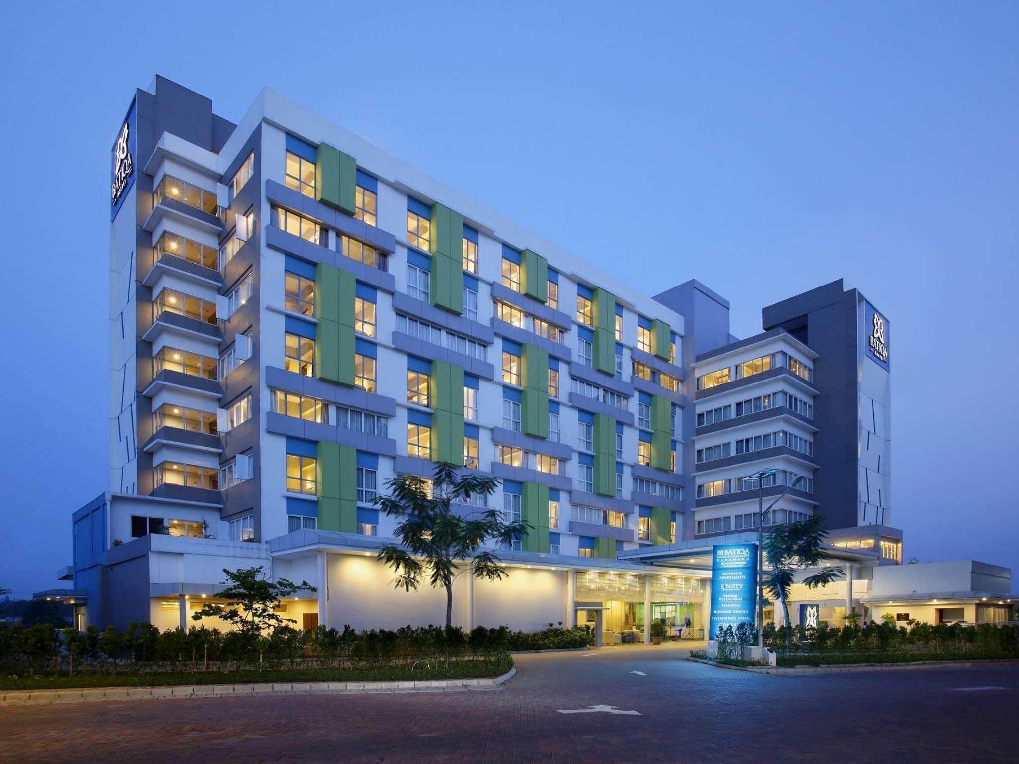 Batiqa Hotel & Apartments Karawang Exteriör bild