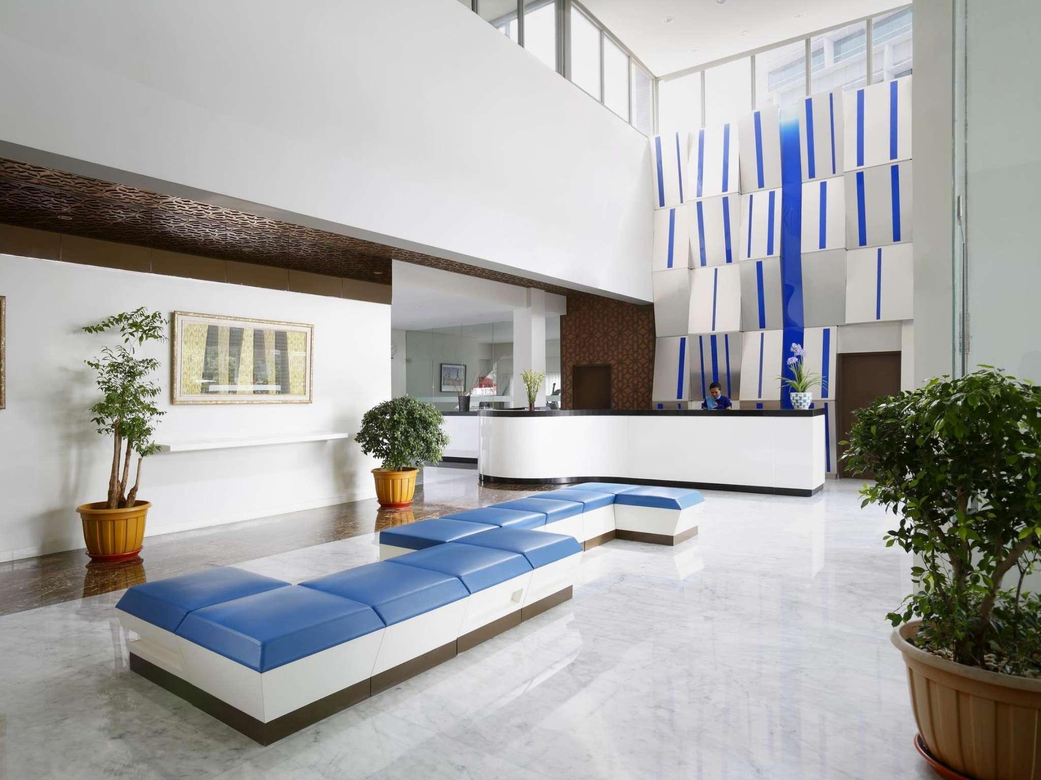 Batiqa Hotel & Apartments Karawang Exteriör bild