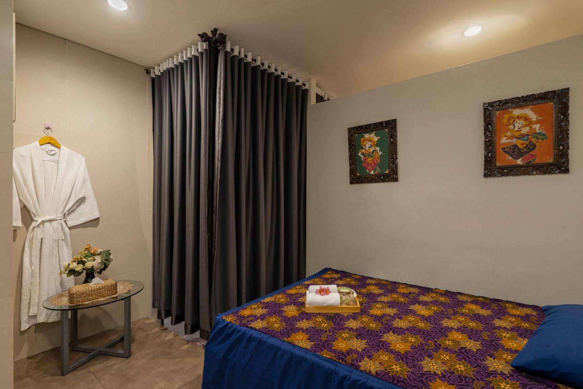 Batiqa Hotel & Apartments Karawang Exteriör bild
