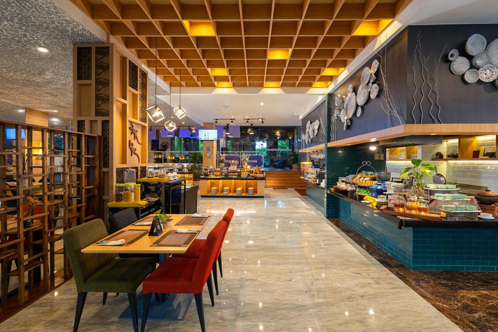 Batiqa Hotel & Apartments Karawang Exteriör bild