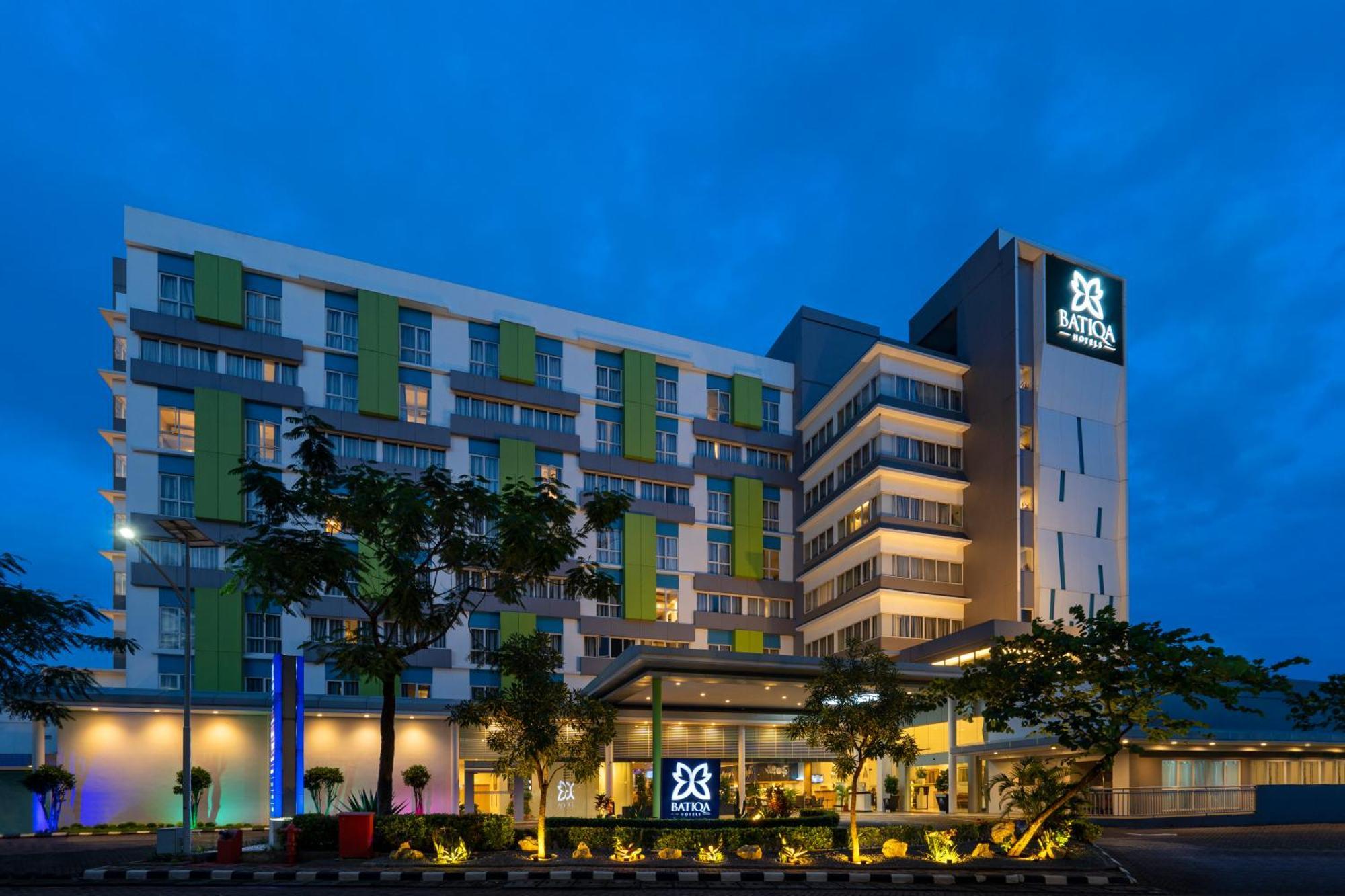 Batiqa Hotel & Apartments Karawang Exteriör bild
