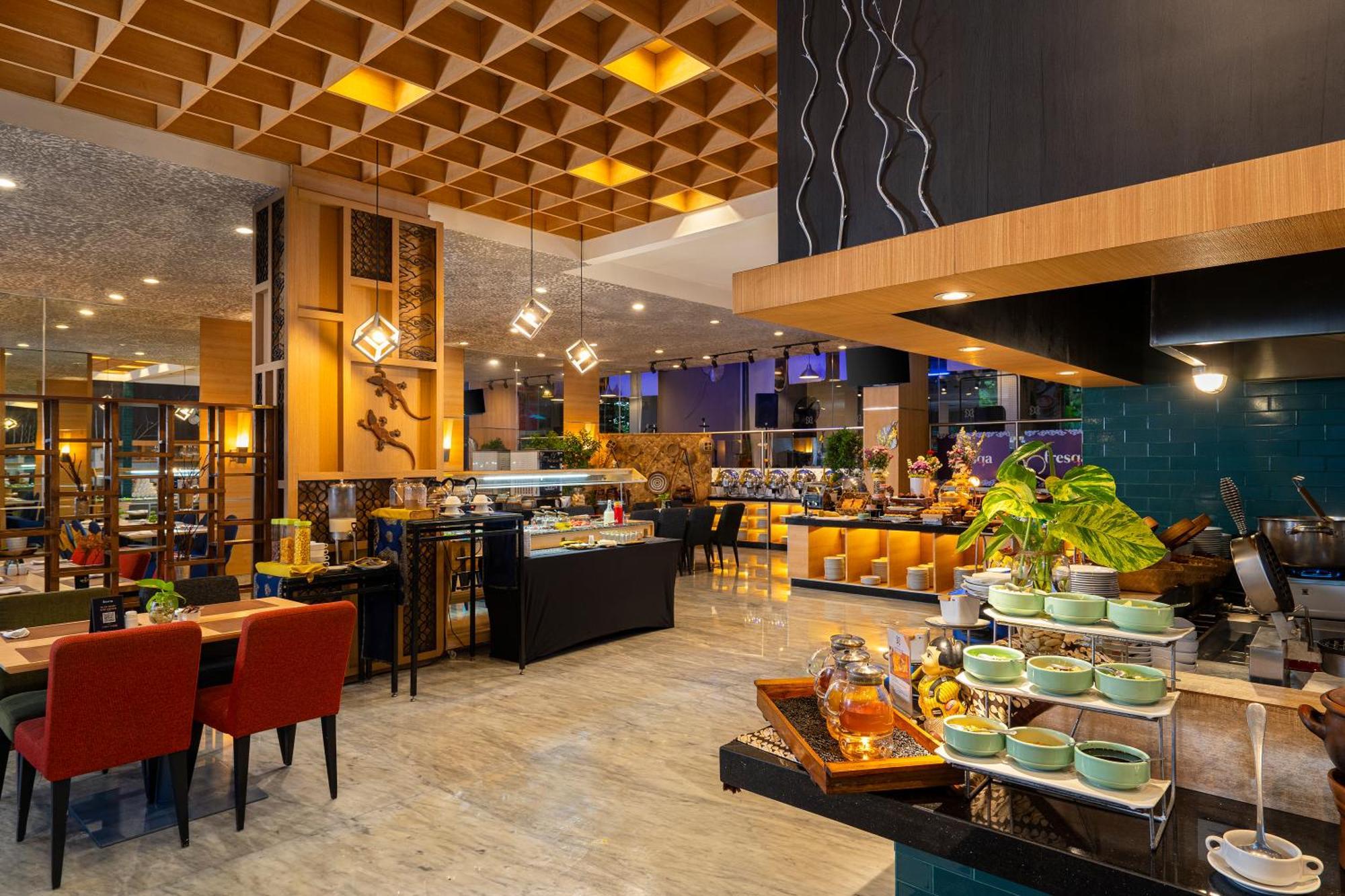 Batiqa Hotel & Apartments Karawang Exteriör bild