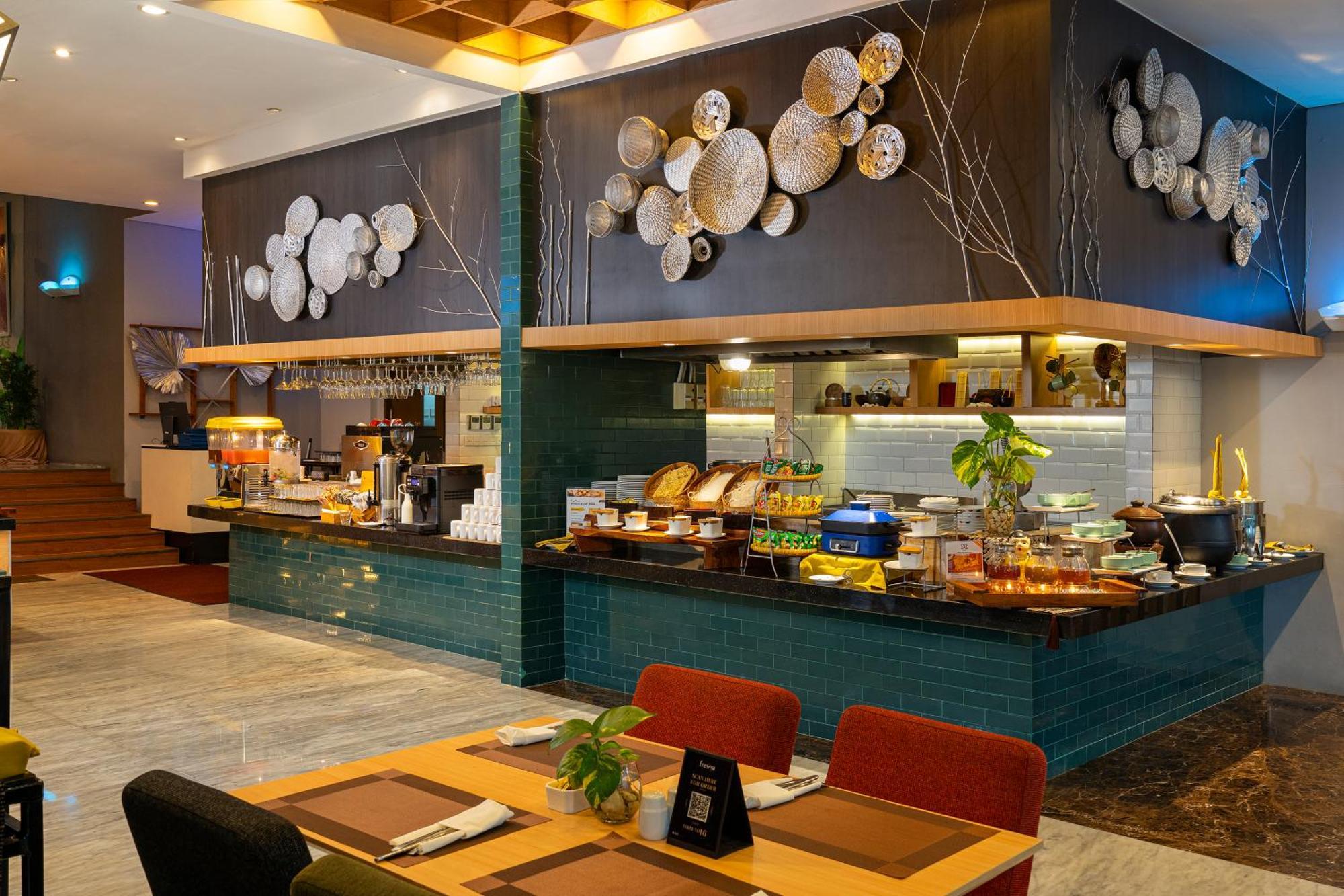 Batiqa Hotel & Apartments Karawang Exteriör bild