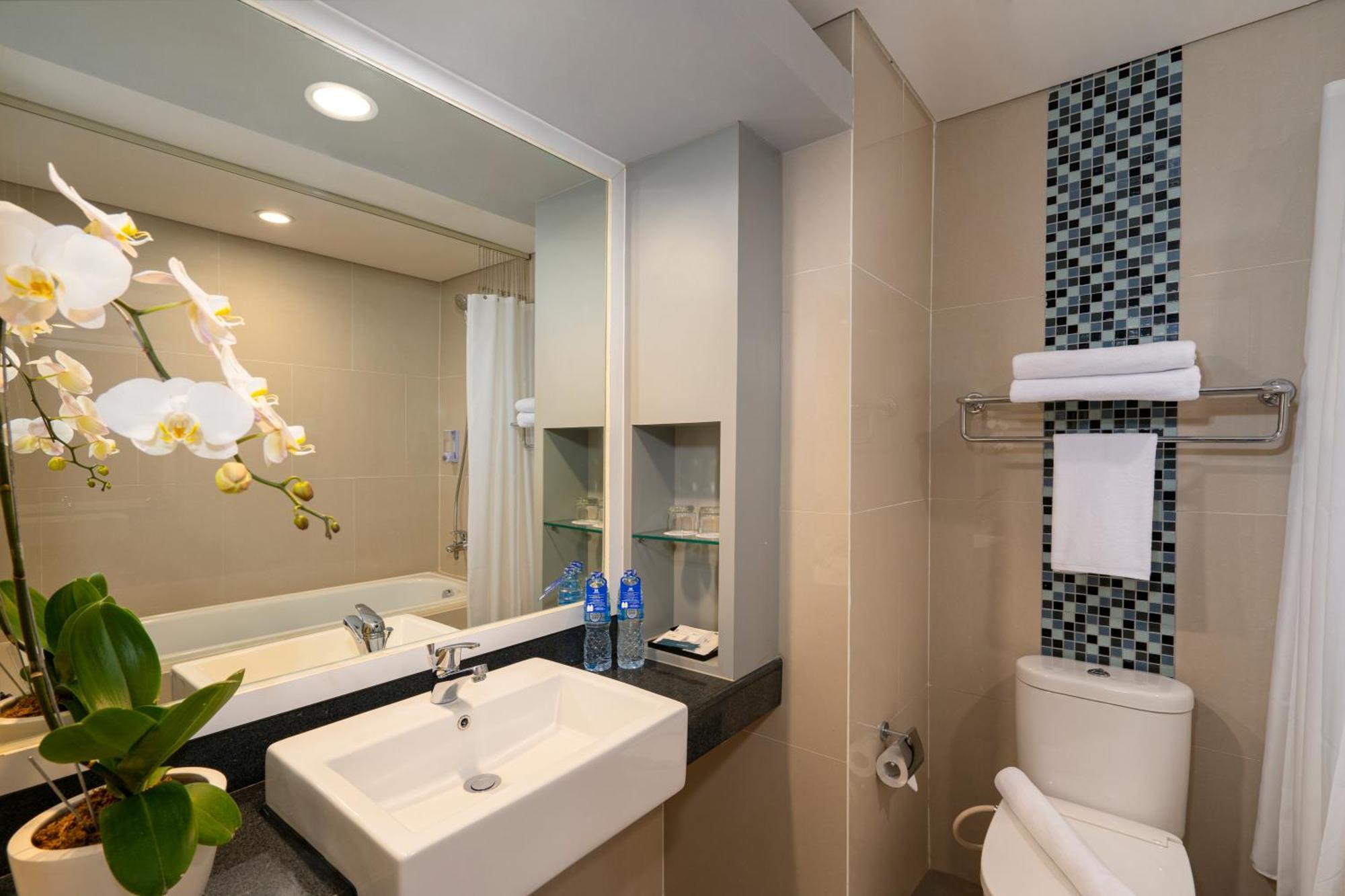 Batiqa Hotel & Apartments Karawang Exteriör bild