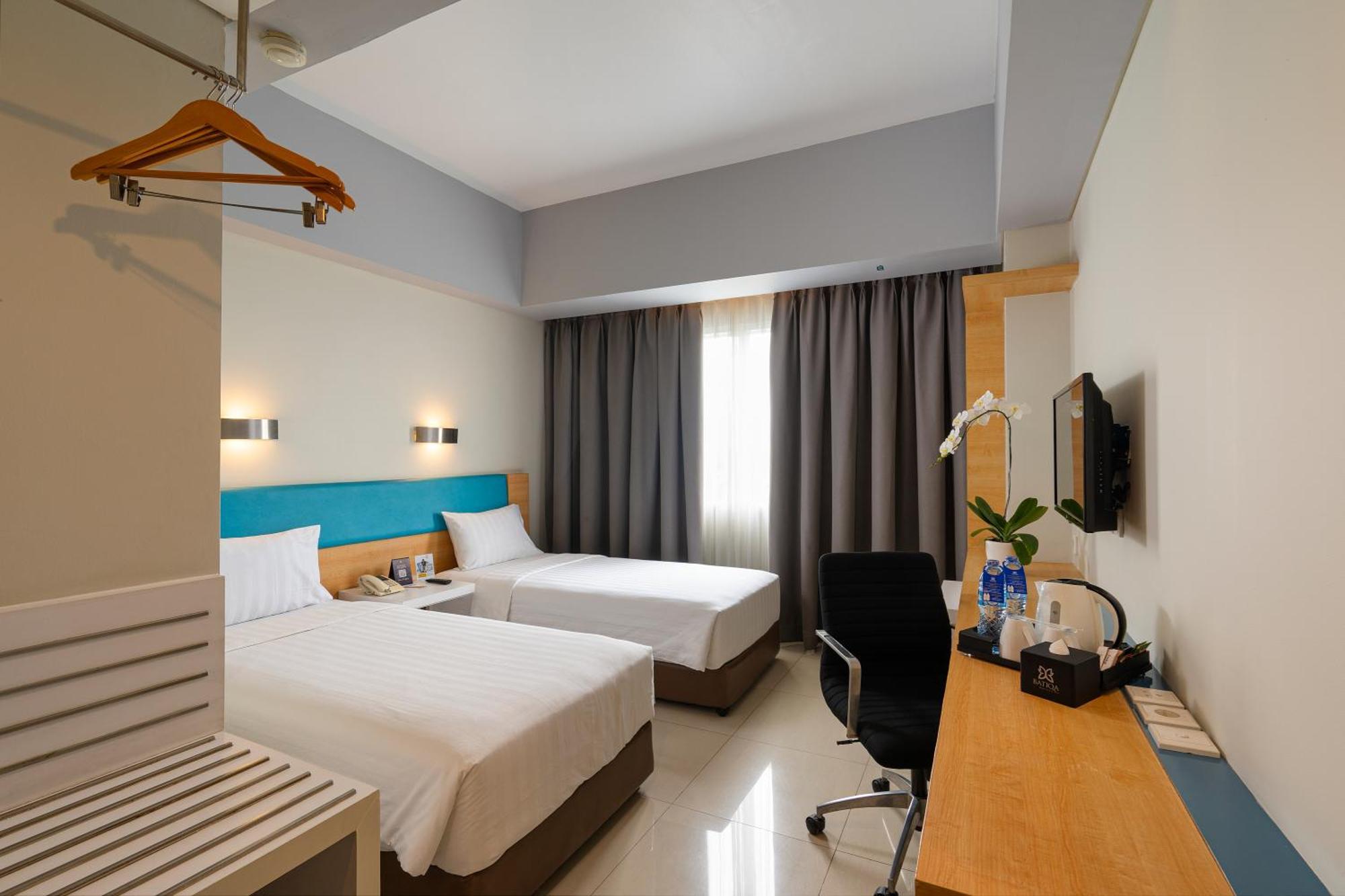 Batiqa Hotel & Apartments Karawang Exteriör bild