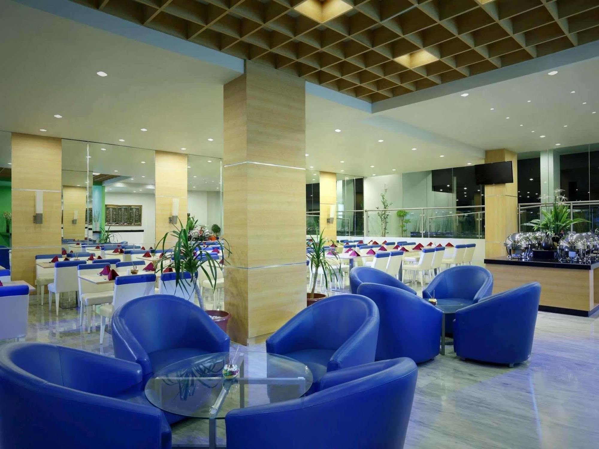 Batiqa Hotel & Apartments Karawang Exteriör bild
