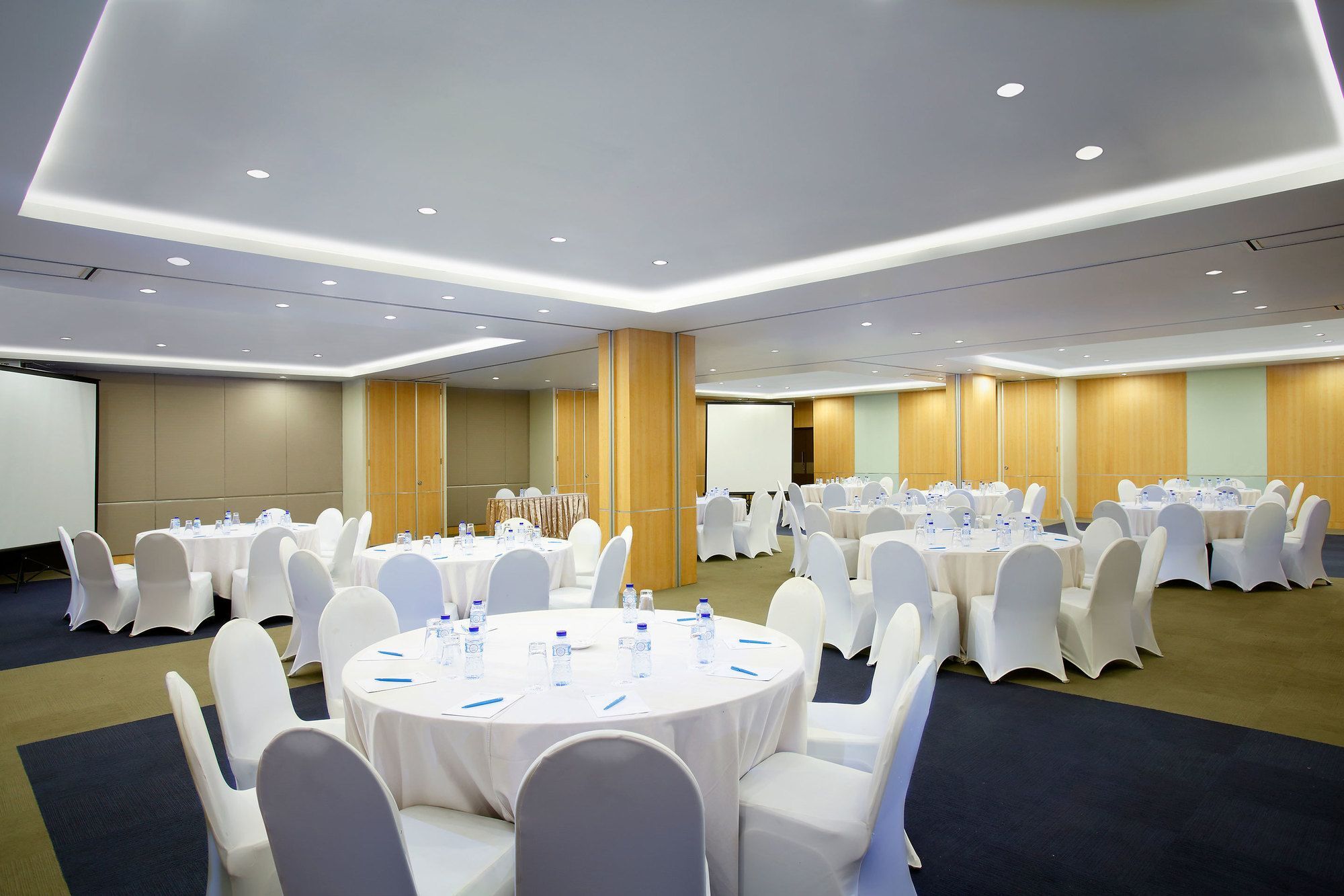 Batiqa Hotel & Apartments Karawang Exteriör bild